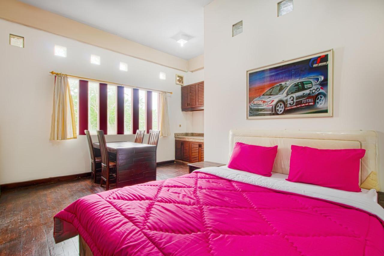 Tobana House Bintaro Hotel Jakarta Exterior photo