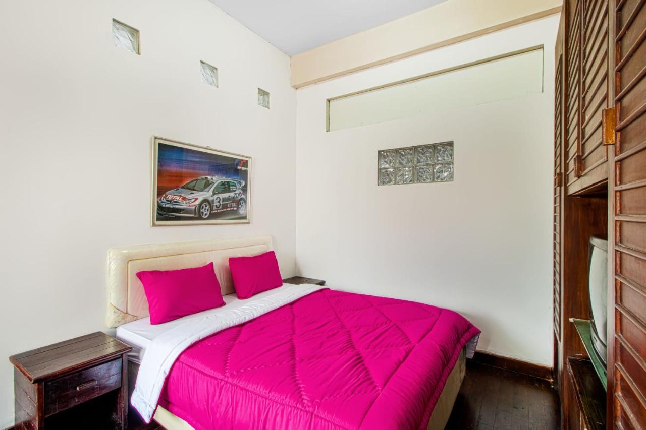 Tobana House Bintaro Hotel Jakarta Exterior photo